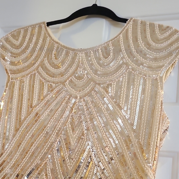 Gold Sequin Cap-Sleeve Evening Dress - Picture 4 of 10